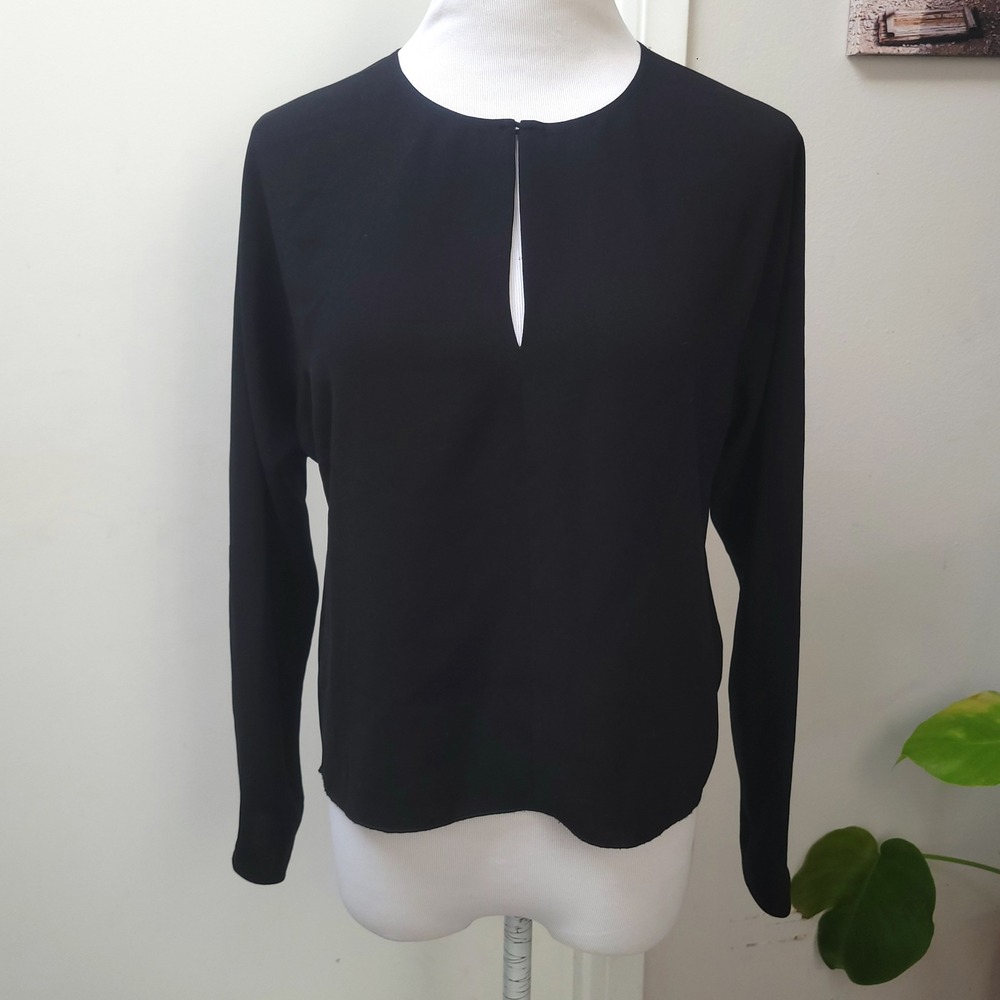 Wilfred Aritzia Keyhole Blouse‎ Long Sleeve Elegant Top Minimalist Black Small